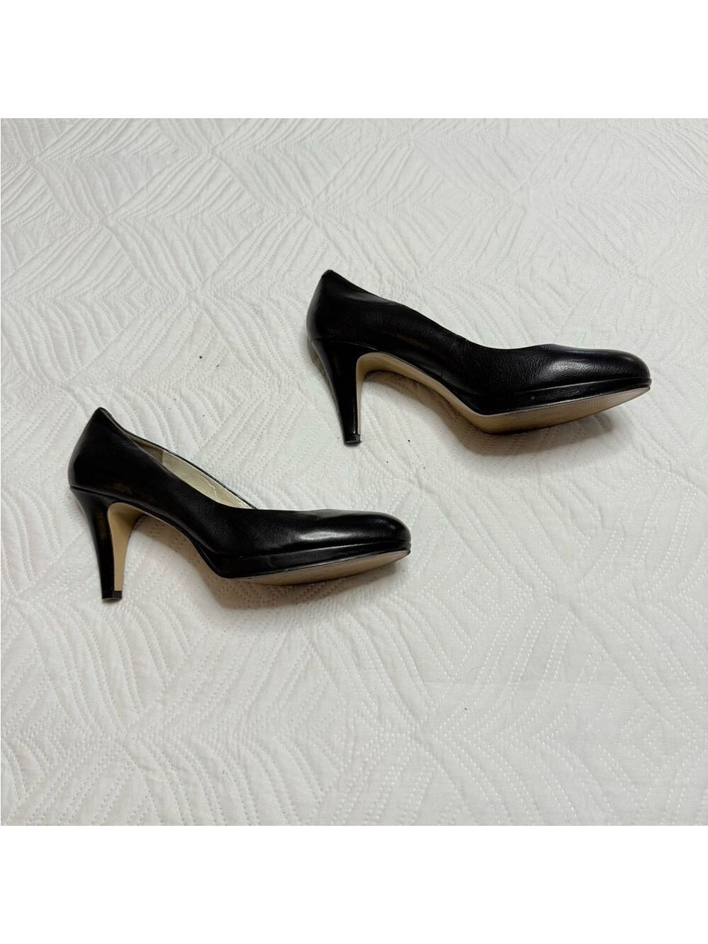 Nine West Women’s Black Leather Heel Pumps. Size 9 - Picture 4 of 9